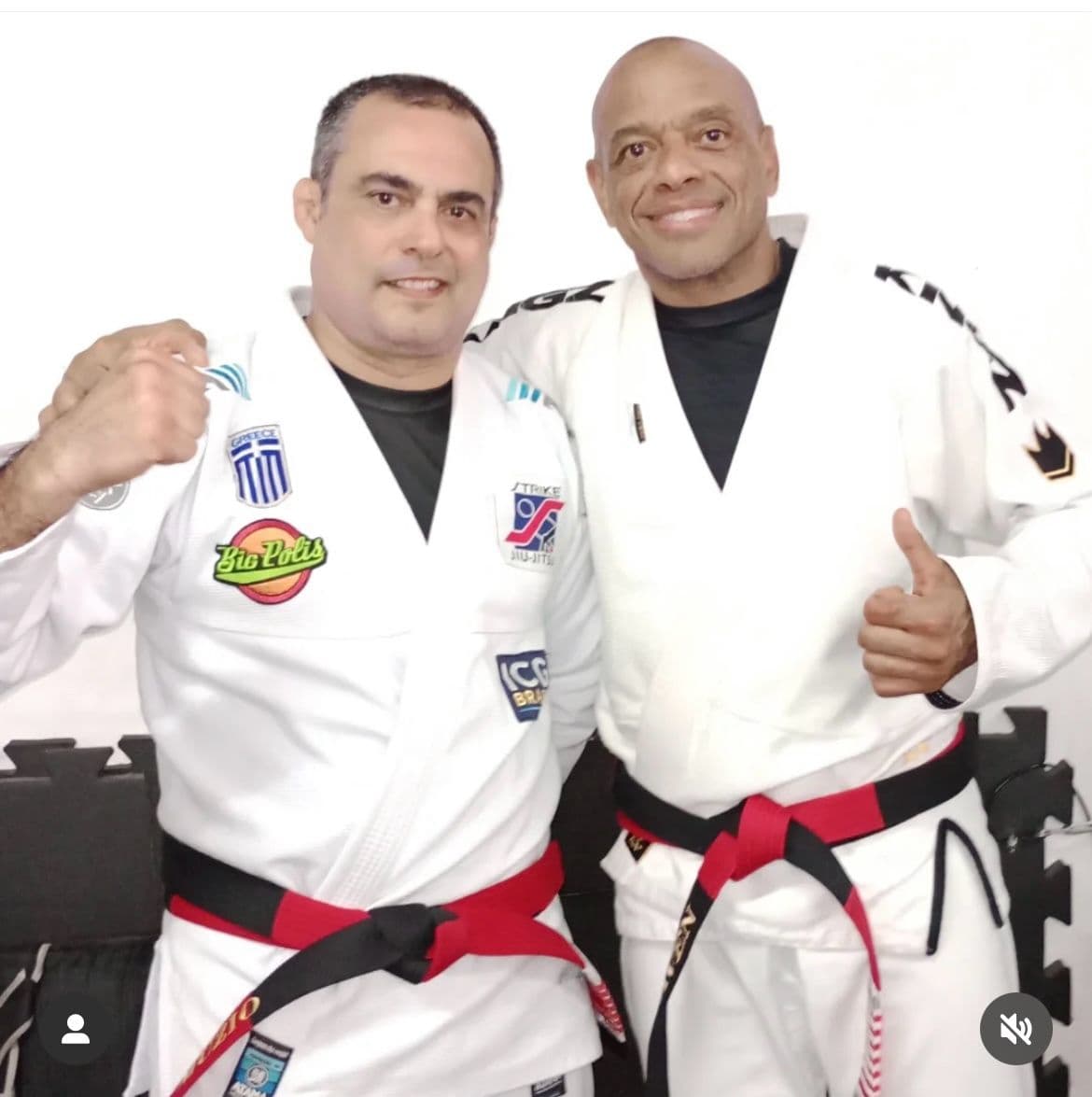 Promoción a cinturón coral con el maestro Roberto Traven